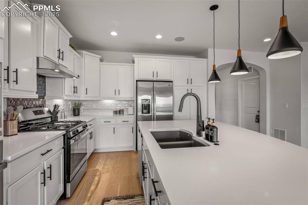 Image 8 of 49: Kitchen