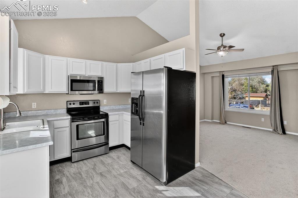 Image 10 of 37: Kitchen