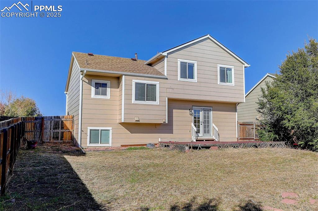 Image 32 of 37: Back of Structure