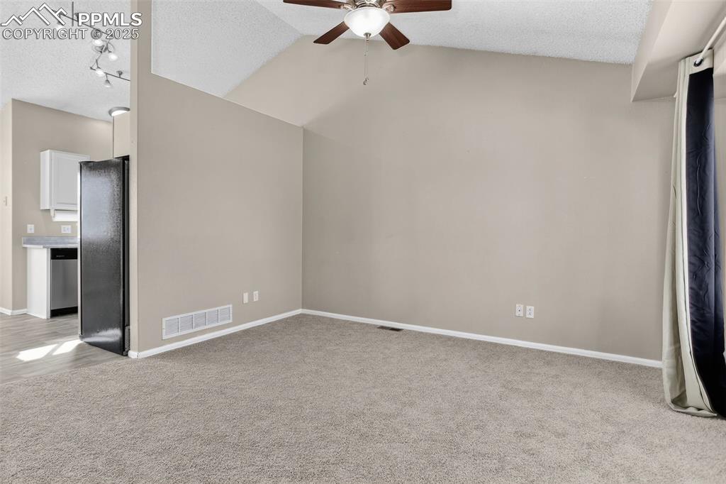 Image 5 of 37: Bedroom