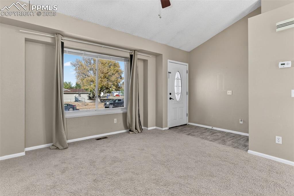 Image 7 of 37: Entry