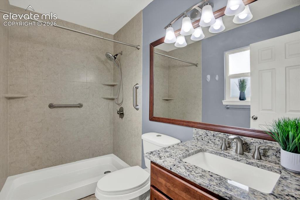 Image 22 of 43: Bathroom