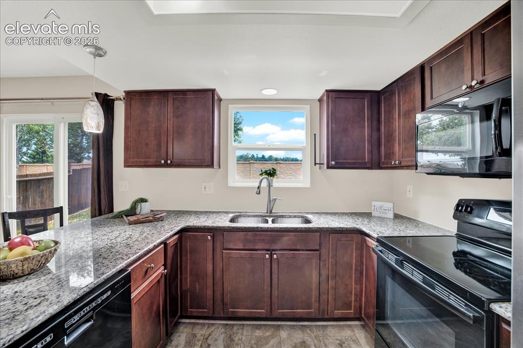 Image 5 of 43: Kitchen