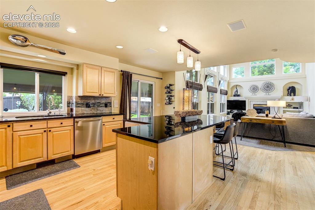 Image 12 of 50: Kitchen