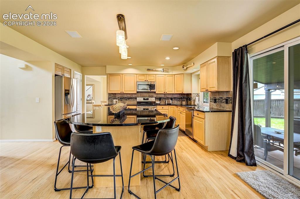 Image 15 of 50: Kitchen