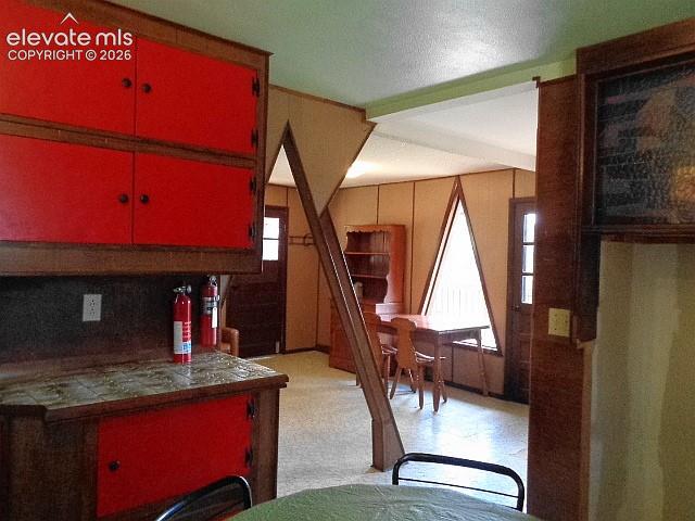 Image 18 of 33: Kitchen