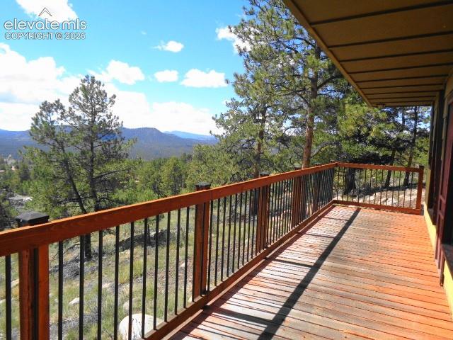 Image 8 of 33: Deck