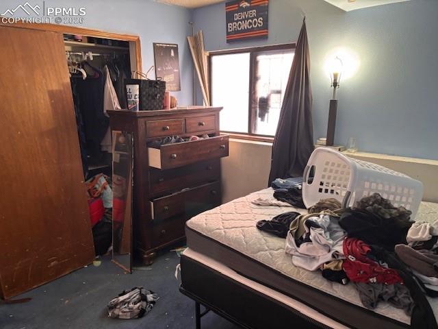 Image 10 of 12: Bedroom