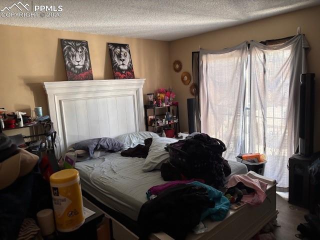 Image 5 of 12: Bedroom