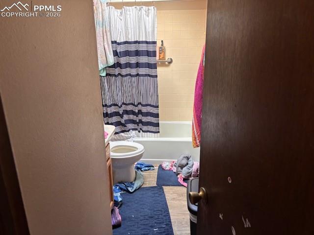 Image 6 of 12: Bathroom