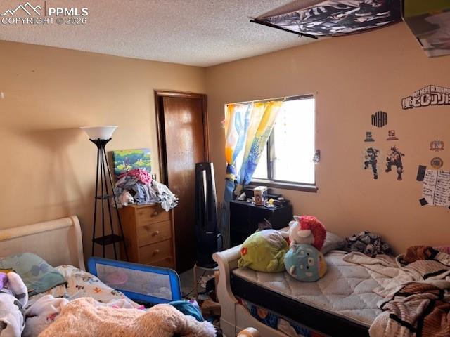 Image 7 of 12: Bedroom