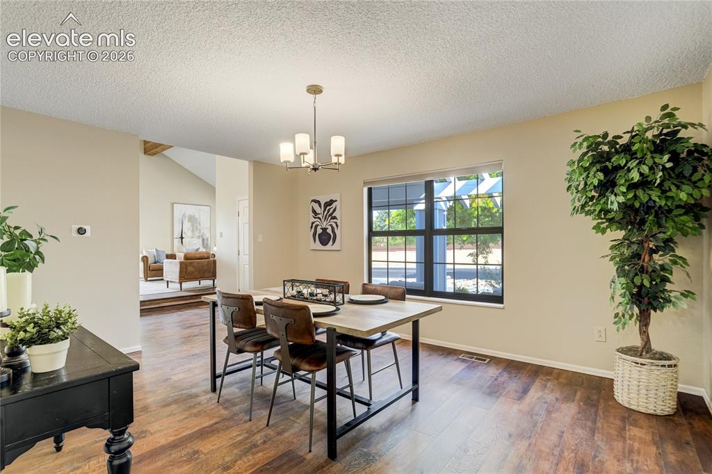 Image 17 of 48: Dining Area