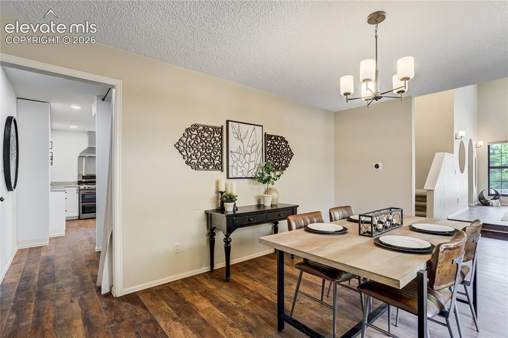 Image 18 of 48: Dining Area