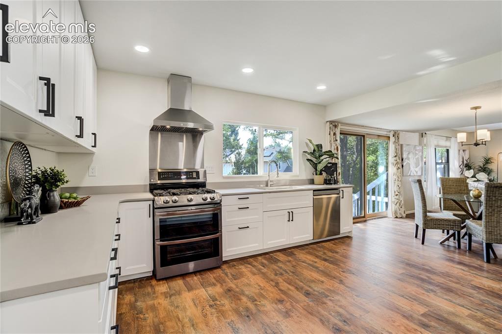 Image 5 of 48: Kitchen