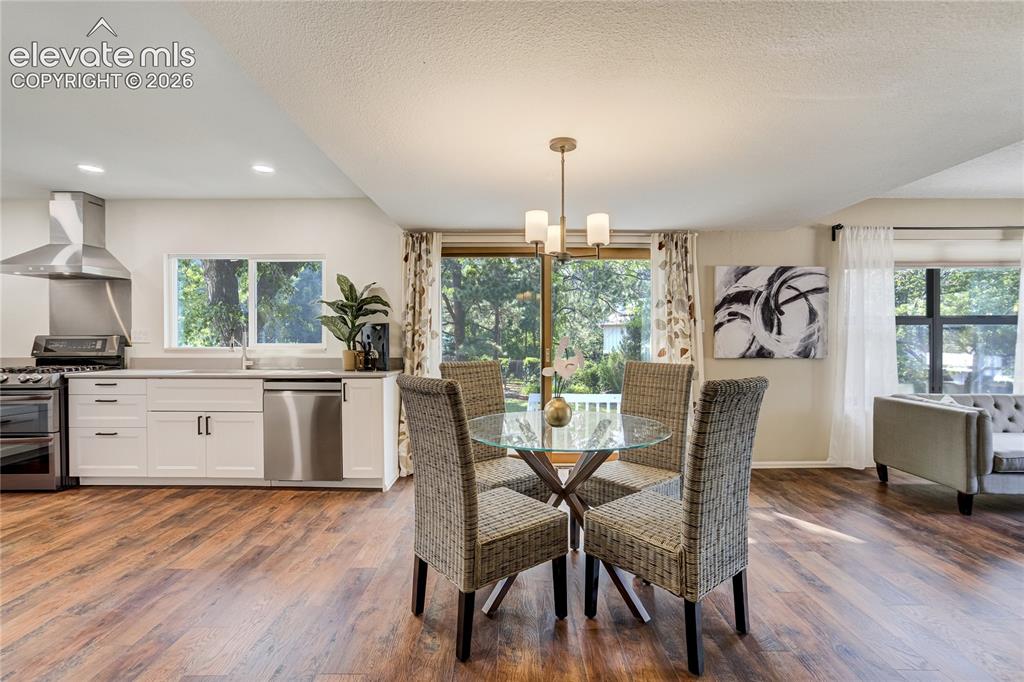 Image 6 of 48: Dining Area