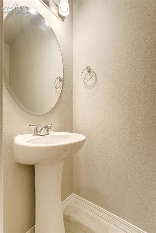 Image 17 of 49: Bathroom