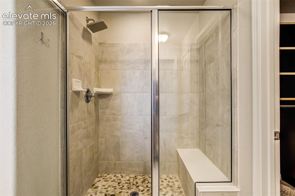 Image 28 of 49: Bathroom