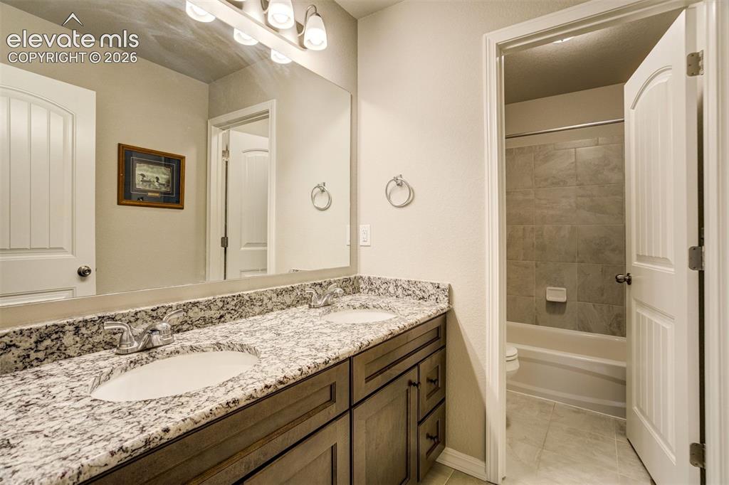 Image 36 of 49: Bathroom