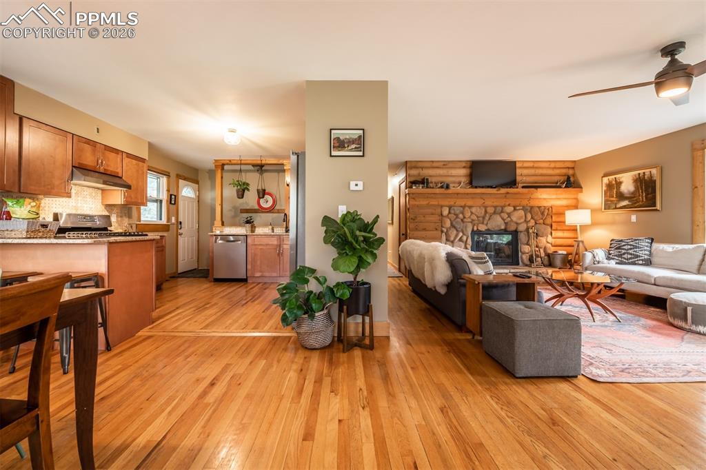 Image 13 of 50: Living Room