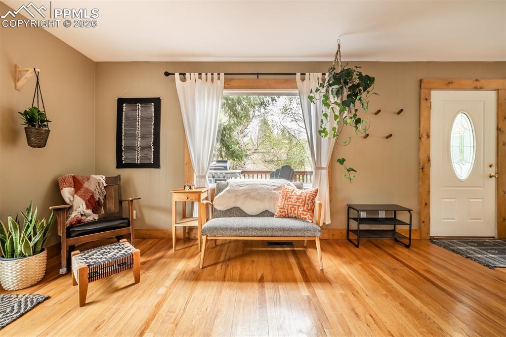 Image 15 of 50: Sitting Room