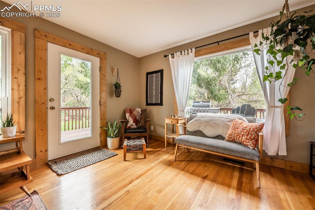 Image 16 of 50: Sitting Room