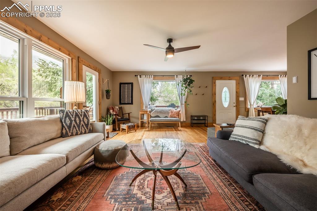 Image 19 of 50: Living Room