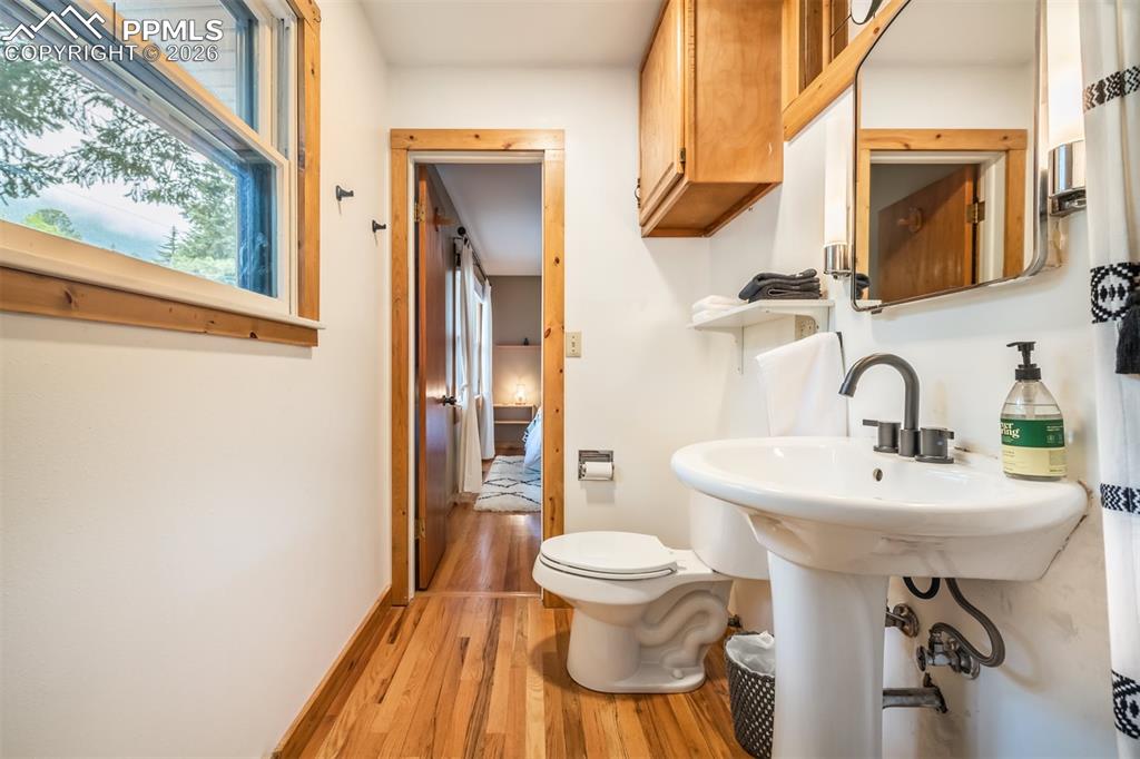 Image 29 of 50: Bathroom