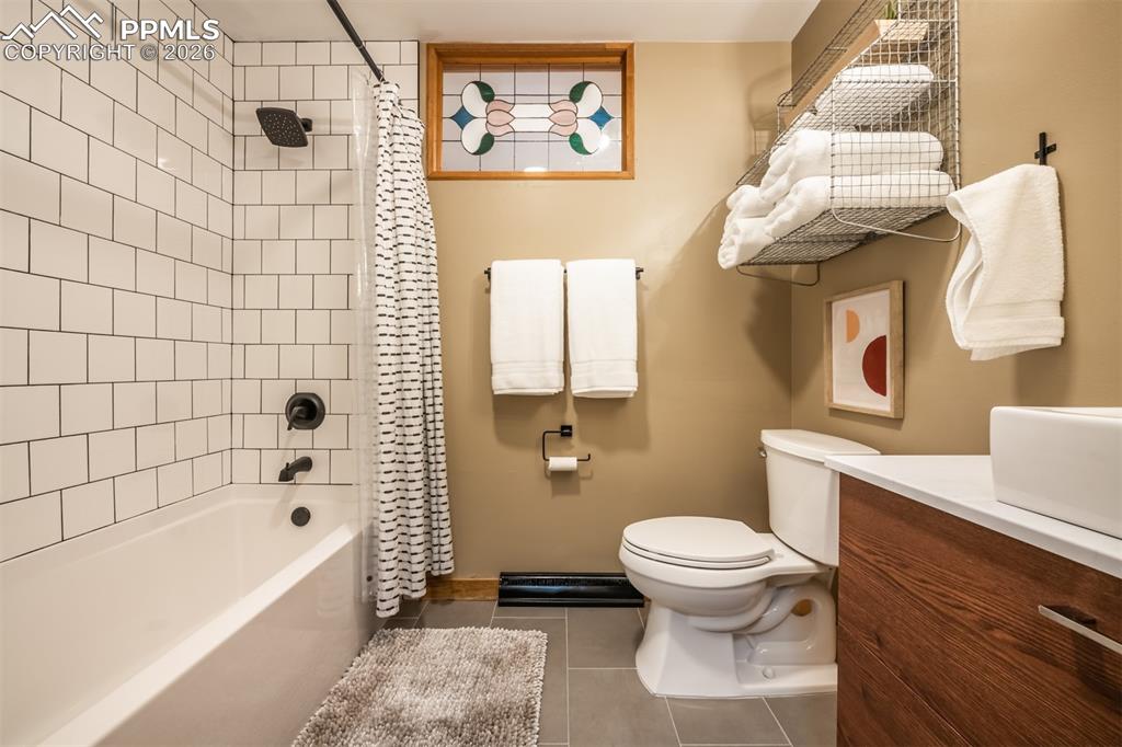 Image 31 of 50: Bathroom