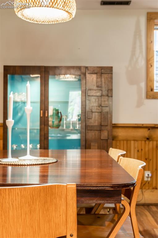 Image 38 of 50: Dining Area