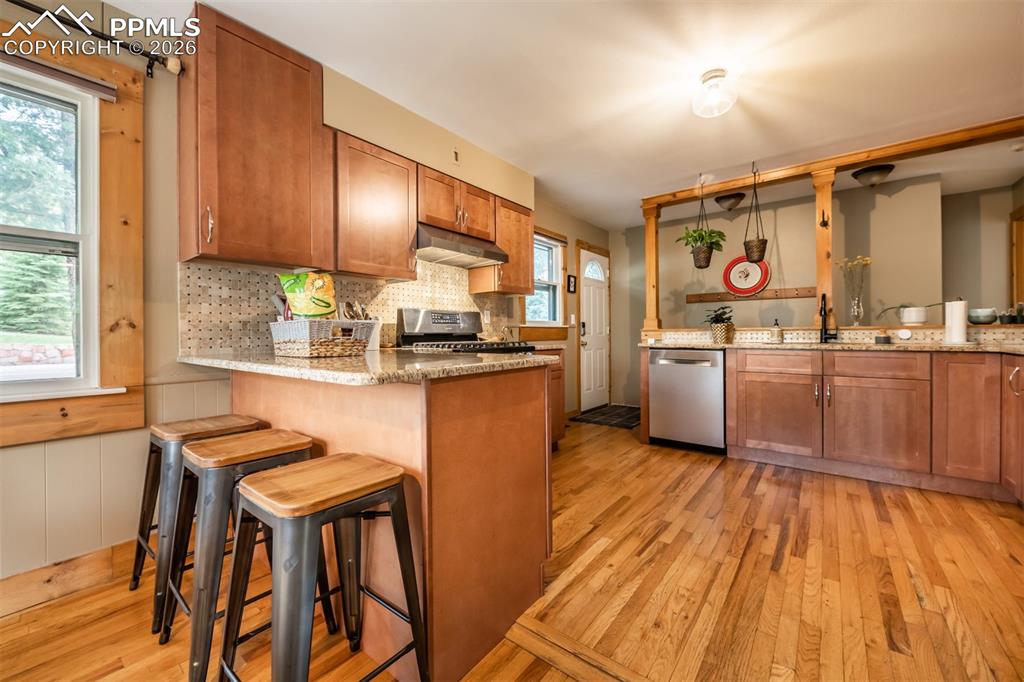 Image 6 of 50: Kitchen