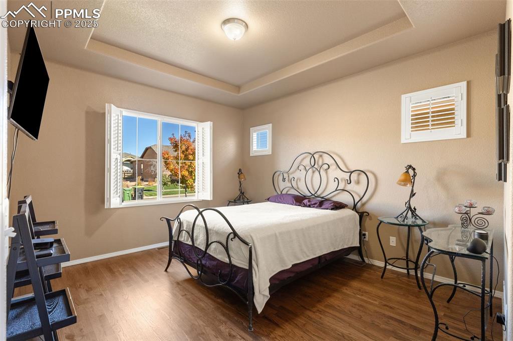 Image 14 of 37: Bedroom