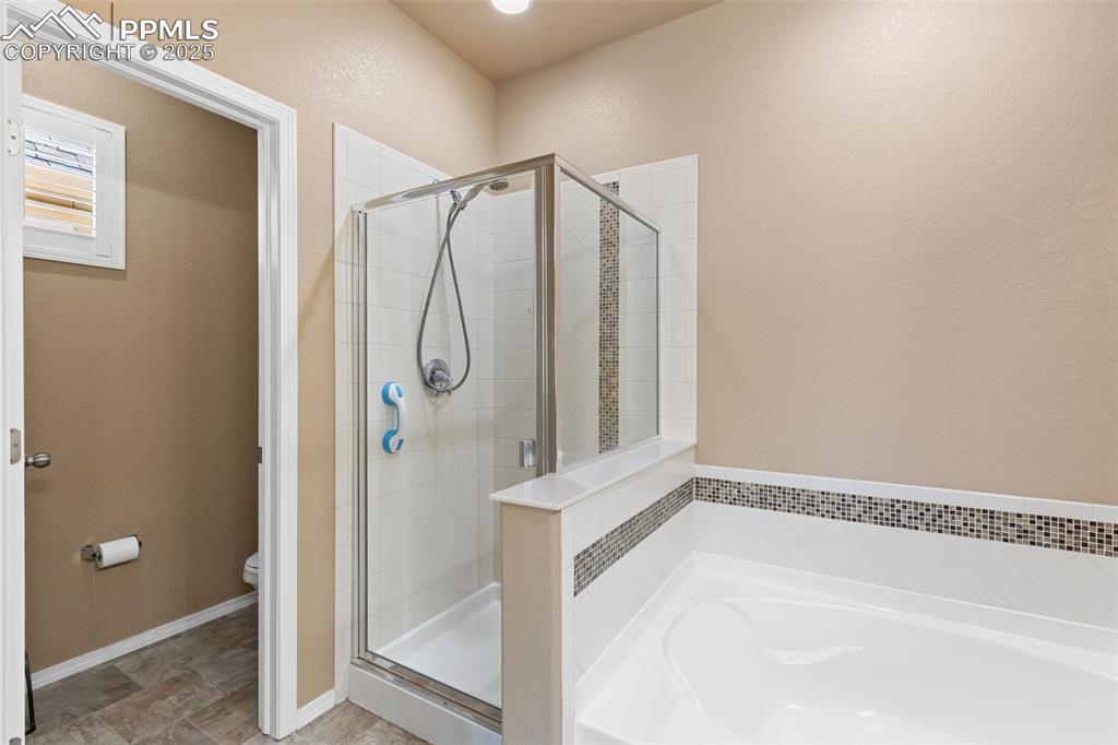 Image 17 of 37: Bathroom