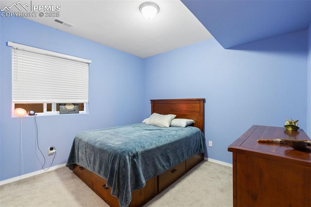 Image 19 of 37: Bedroom