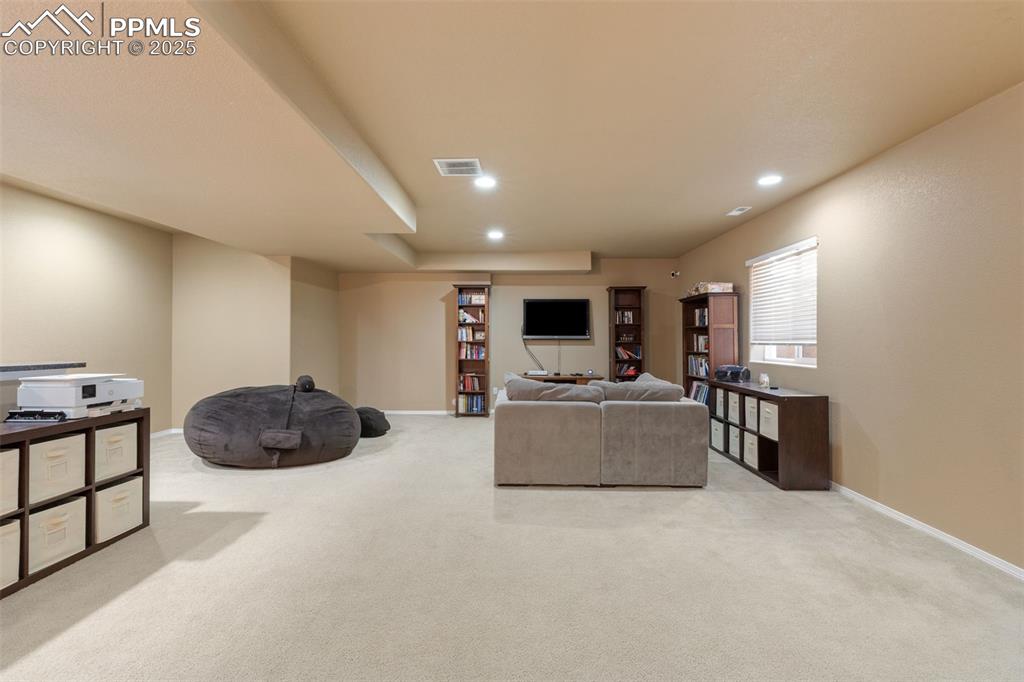 Image 25 of 37: Living Room