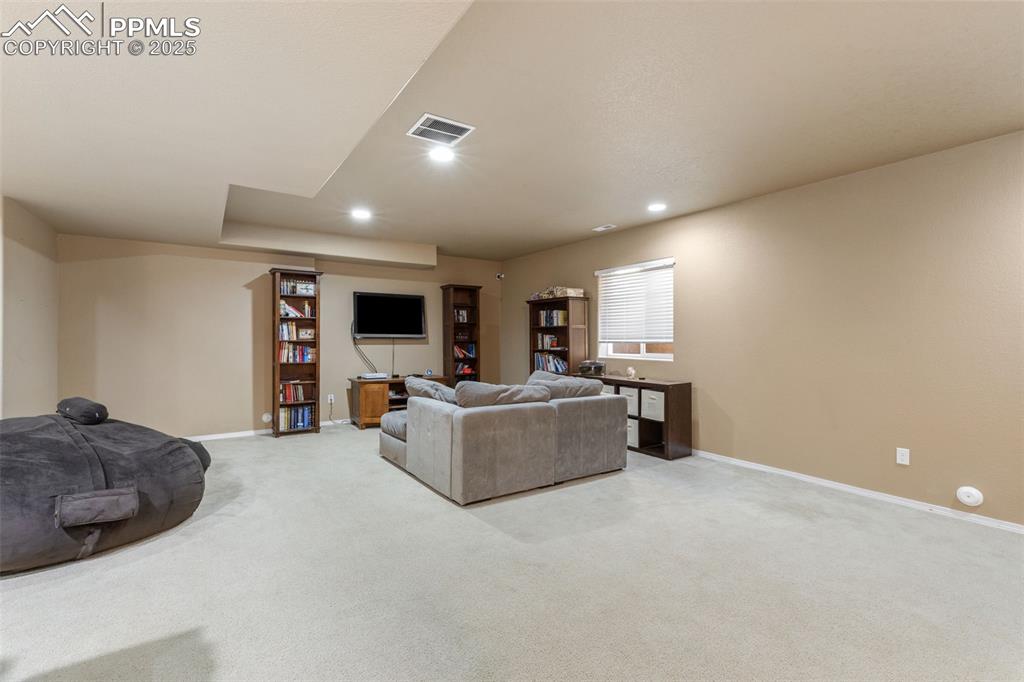 Image 26 of 37: Living Room