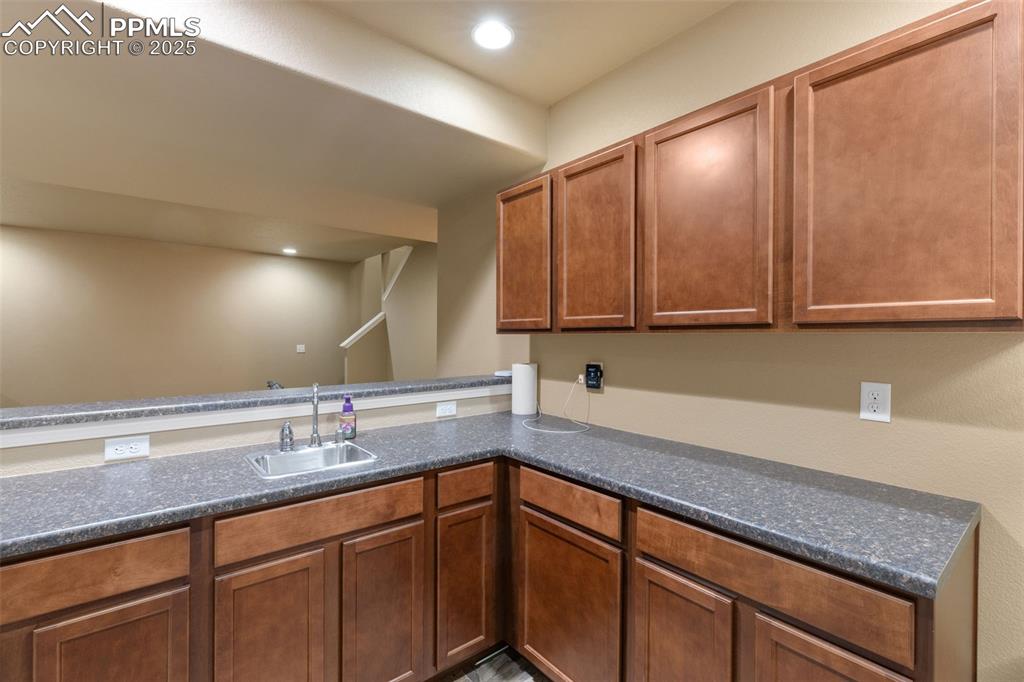 Image 28 of 37: Kitchen