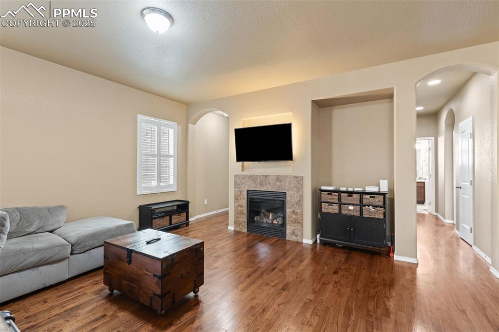 Image 4 of 37: Living Room