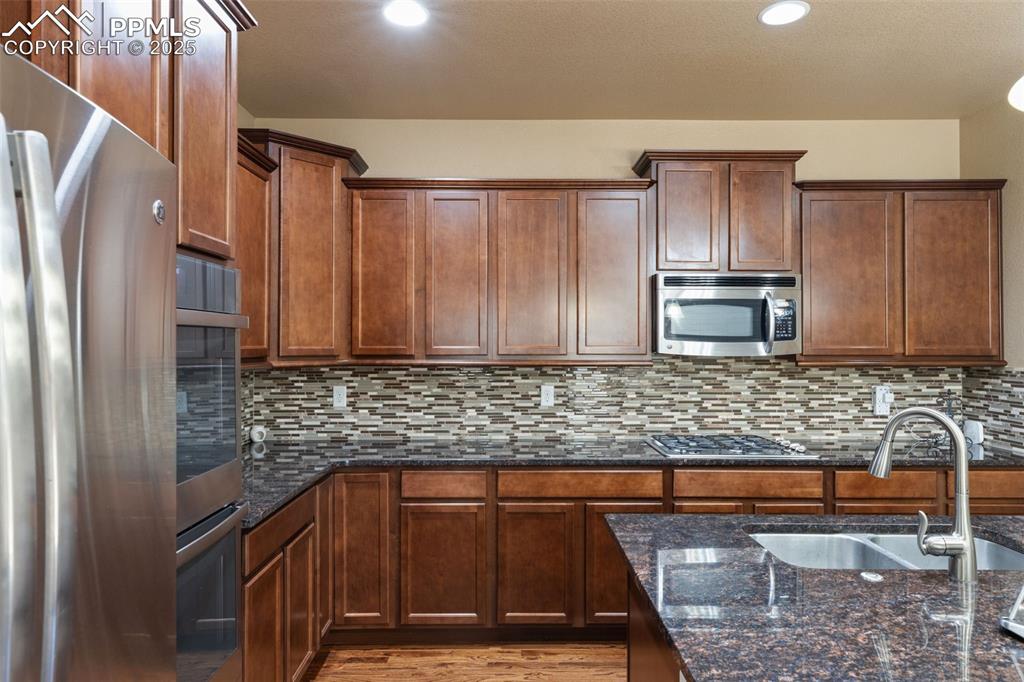 Image 8 of 37: Kitchen