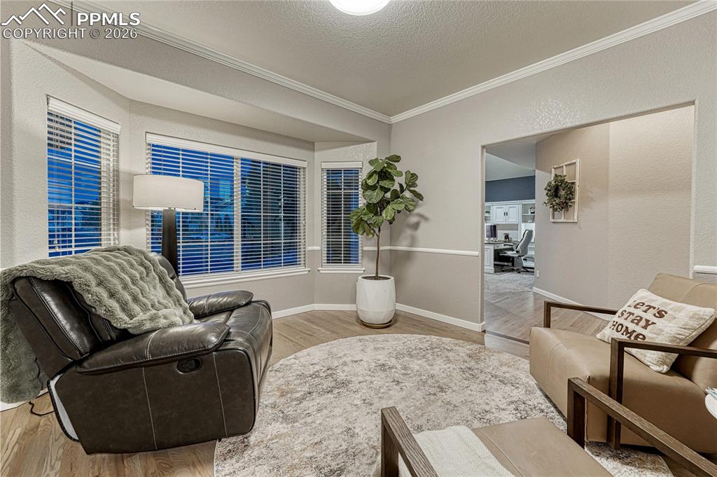 Image 16 of 40: Sitting Room