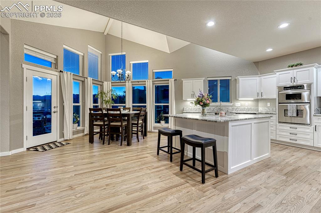 Image 9 of 40: Kitchen