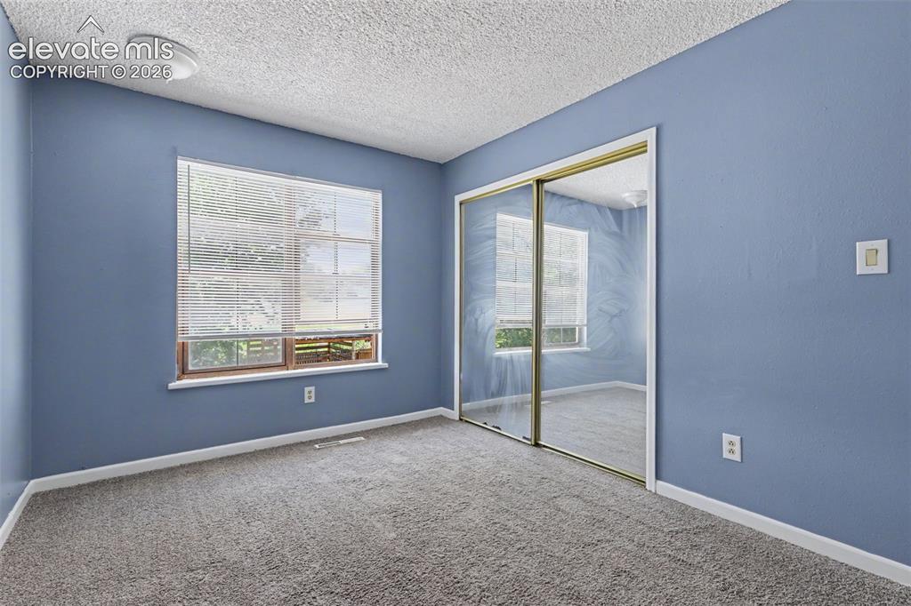Image 5 of 17: Bedroom