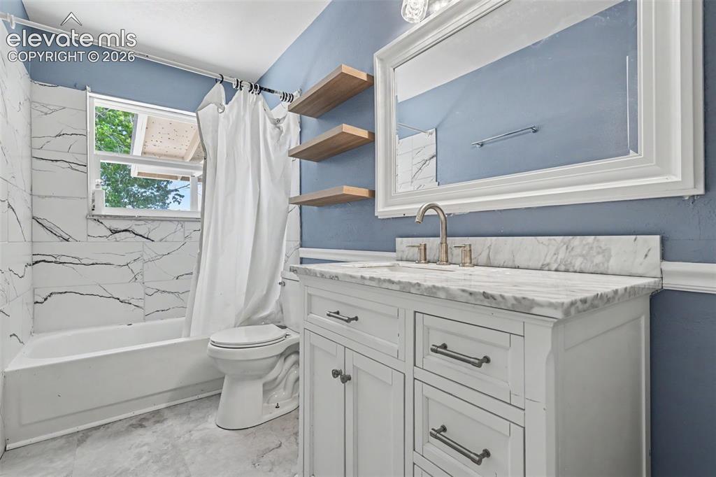 Image 7 of 17: Updated Bathroom