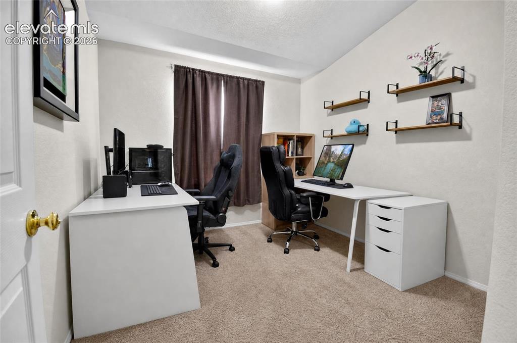Image 17 of 24: Office