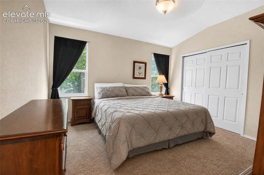 Image 19 of 24: Bedroom