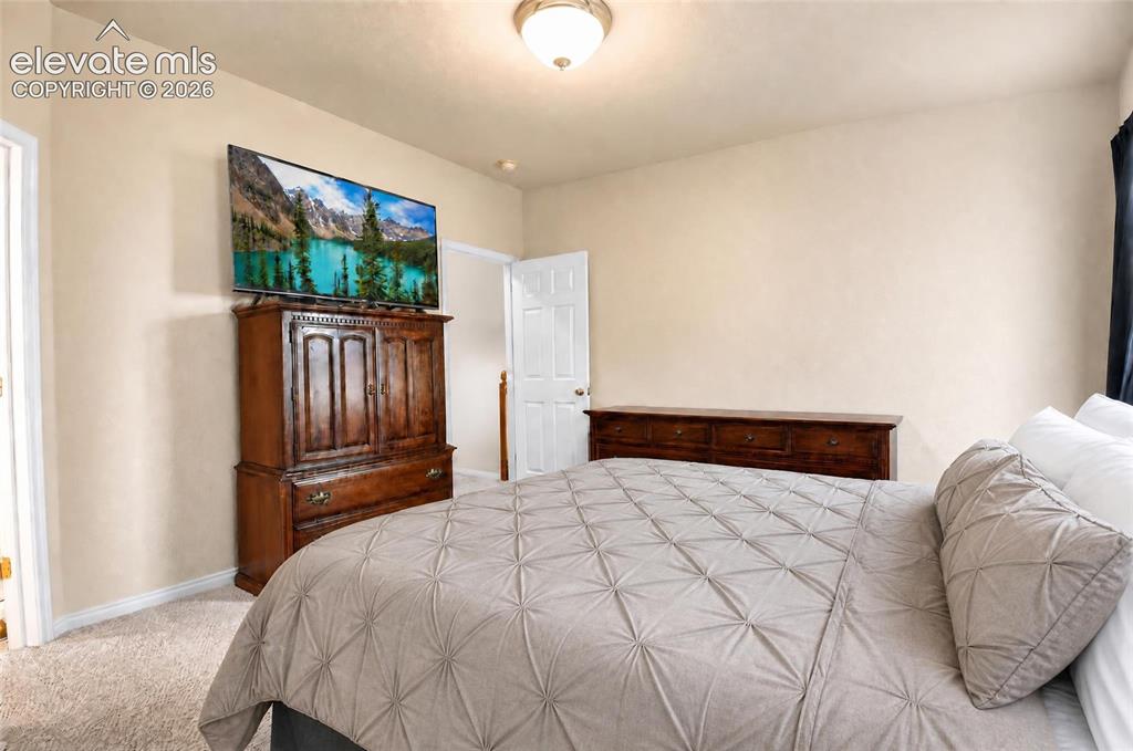 Image 20 of 24: Bedroom