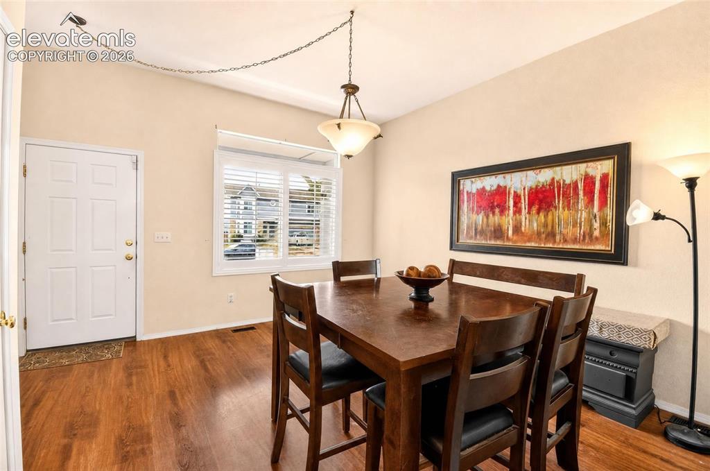 Image 5 of 24: Dining Area