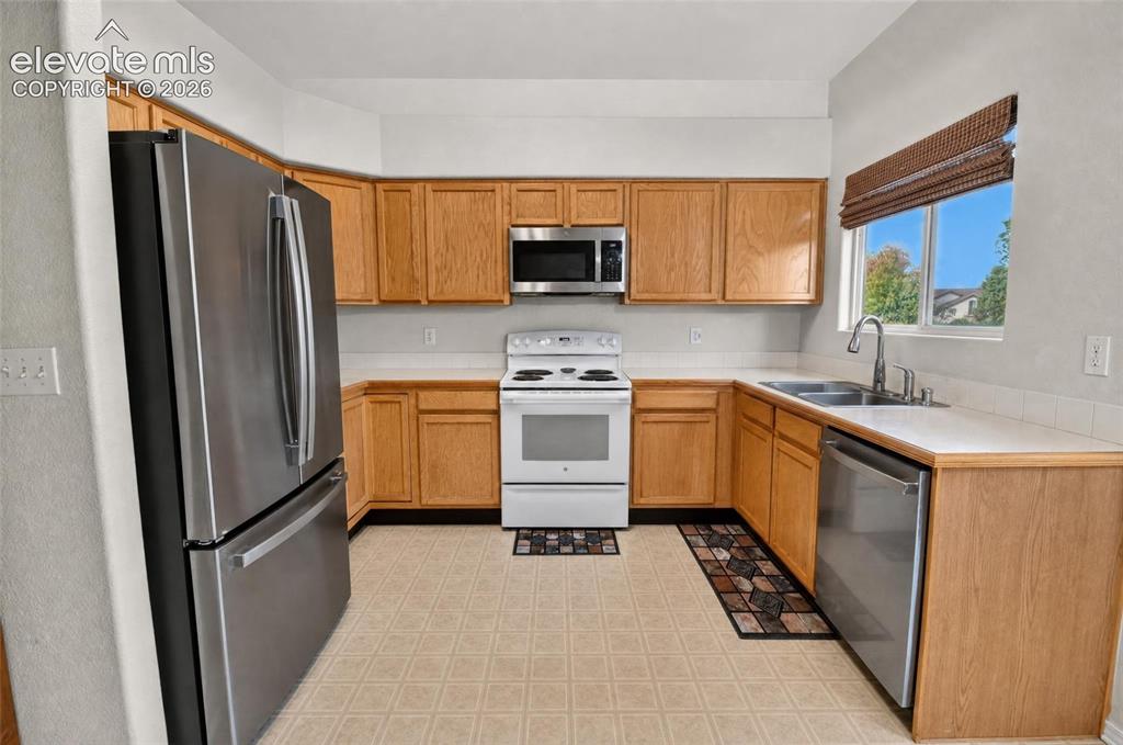 Image 8 of 24: Kitchen