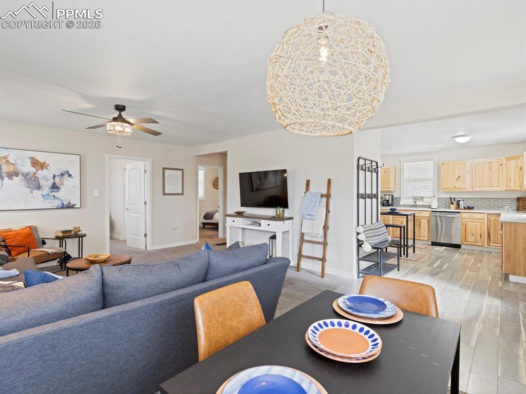 Image 13 of 33: Dining Area