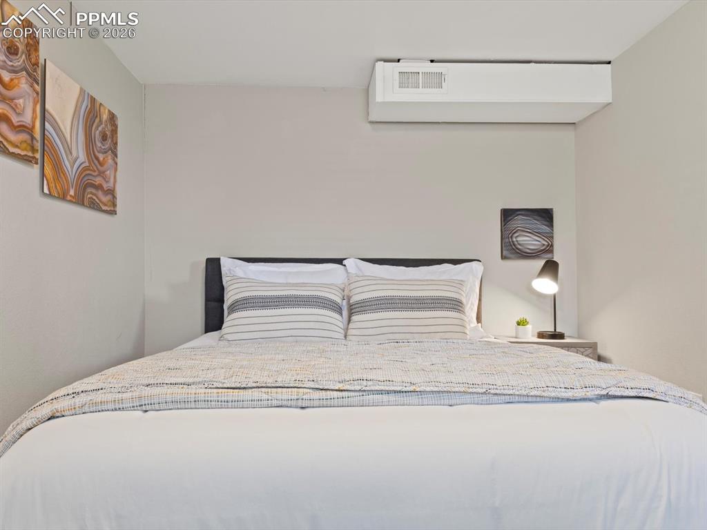 Image 17 of 33: Bedroom