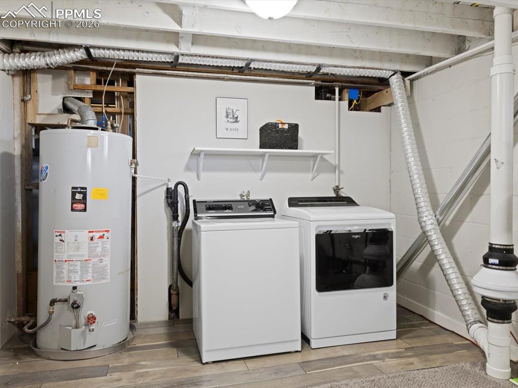 Image 19 of 33: Laundry